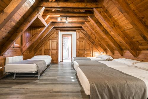Katil atau katil-katil dalam bilik di Hotel SNÖ Mont Romies
