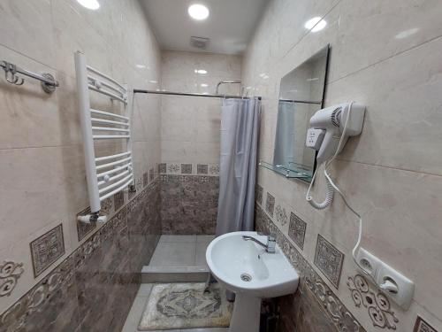 Koupelna v ubytování Guesthouse ''Door'' in Sighnaghi