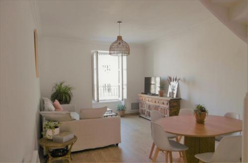 a living room with a couch and a table at Le Doubs Vesontio in Besançon