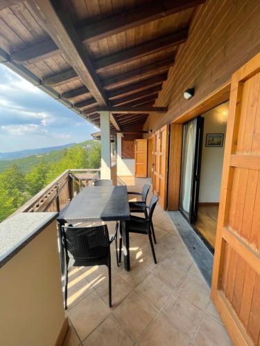 A balcony or terrace at Residenza Riva Wellness Apartment Spa