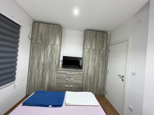 a small bedroom with a bed and a tv at Bamsae Belgrade in Vračar (historical)