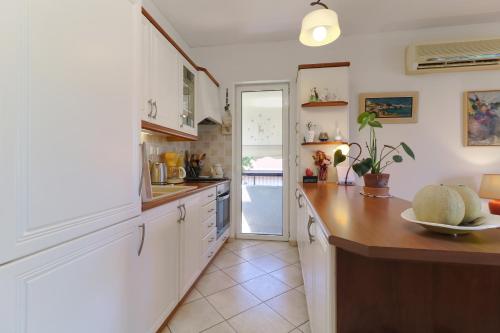 Dapur atau dapur kecil di Zoumperi Cute and Cozy close to airport and Rafina