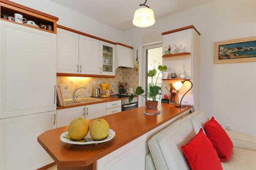 Dapur atau dapur kecil di Zoumperi Cute and Cozy close to airport and Rafina