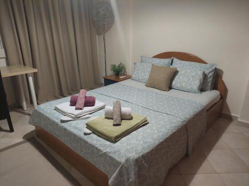 Een bed of bedden in een kamer bij Κλινάρι