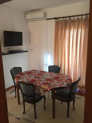TV a/nebo společenská místnost v ubytování Apartman-Fenix