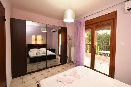 Posteľ alebo postele v izbe v ubytovaní Sea Side Pine Maisonette, Siviri