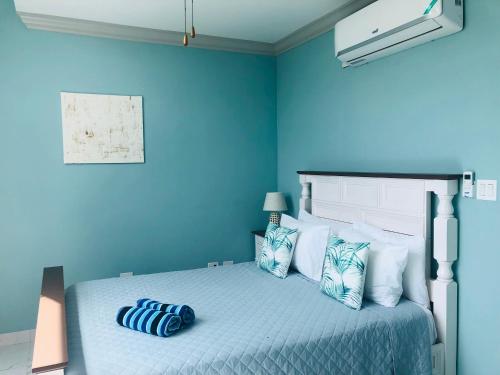 Ένα ή περισσότερα κρεβάτια σε δωμάτιο στο Luxury Apartments and Rooms,The Lagoons