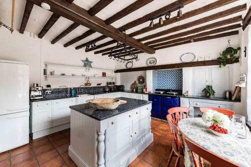 A cozinha ou cozinha compacta de Mulberry Coach House - Norfolk Holiday Properties