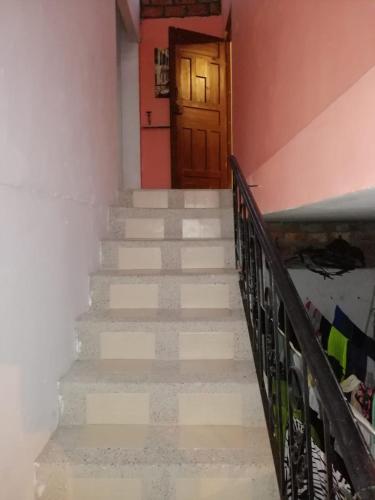 a stairway leading to a door and a room at Los Tamarindos Posadamanabita in Portoviejo