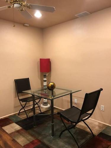 Гостиная зона в Mountain View Apartment, Residential Area, Private Entrance