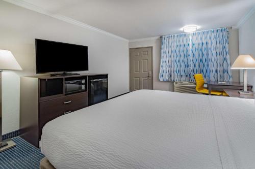 Days Inn by Wyndham Winnemuccaにあるベッド