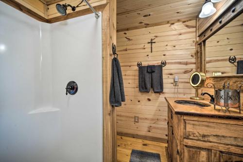 Um banheiro em 2 Rustic Cabins with Porches on Remote Ranch!