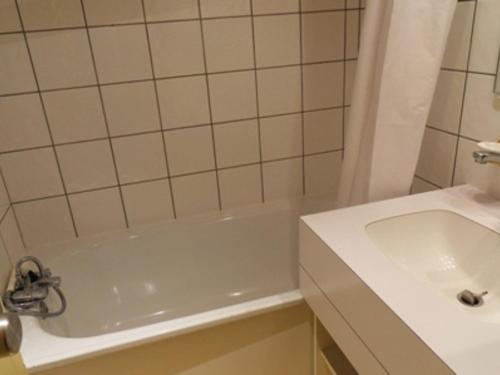 Photo de la galerie de l'établissement Studio divisible confortable · Accès direct aux pistes - FR-1-181-2084, à La Plagne Tarentaise