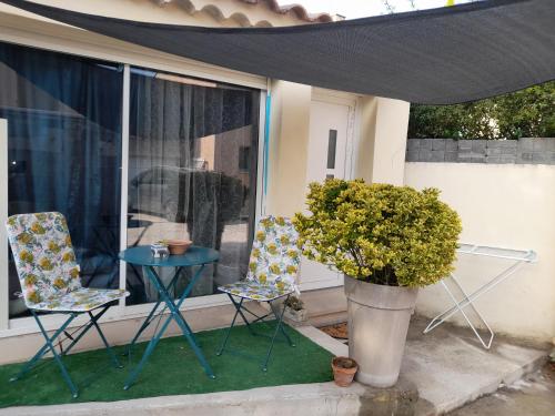 STUDIO avec une place de parking