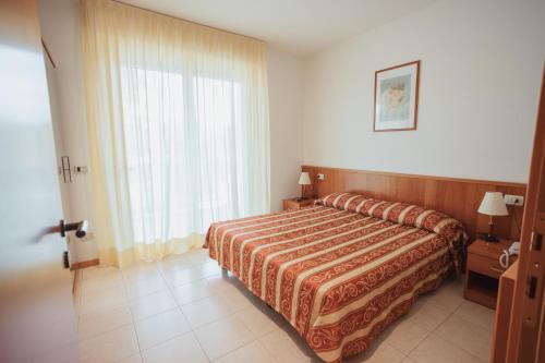 A bed or beds in a room at Hotel Santo Stefano