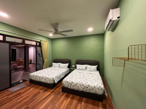 En eller flere senge i et værelse på The Uniique Haus - Johor 1st Staycation Water Dining Experience