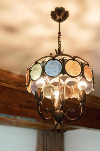 a chandelier hanging from a ceiling at Olinda Nature Sunset Apartment in Olinda