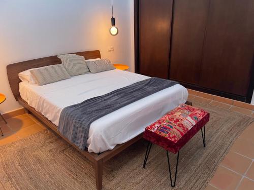A bed or beds in a room at Villa para disfrutar en el Valle Golf Resort