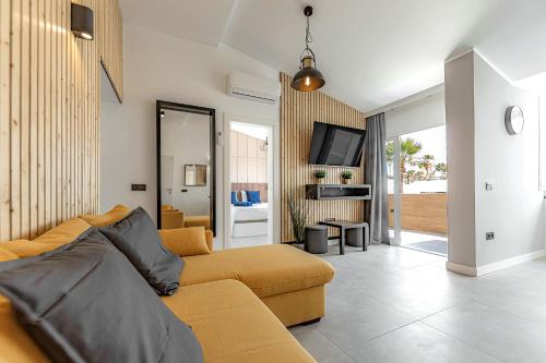 Apart luxury apartment in Island Village.