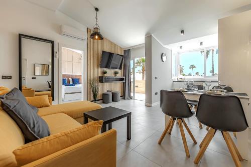 Apart luxury apartment in Island Village.