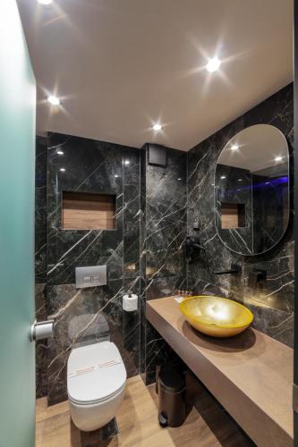 Bilik mandi di Lithos Suites - Nikiti Halkidiki