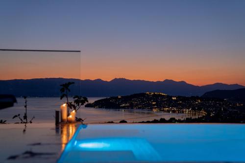 Casa Farmak - 4 Bedroom Lux Apartment with Infinity Pool & Lake View