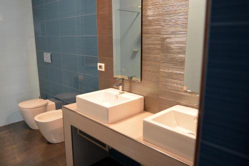 Un baño de inStile aparthotel
