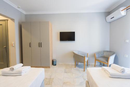 Televízia a/alebo spoločenská miestnosť v ubytovaní TURUNÇ LIFE HOTEL