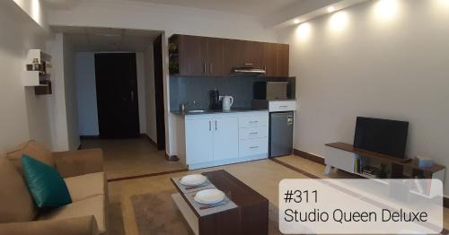 Η κουζίνα ή μικρή κουζίνα στο Alia Beach Residence
