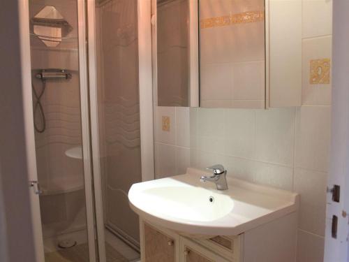 a bathroom with a sink and a shower at Appartement au cœur de Vars Les Claux, 3 pièces, 8 couchages, proche des pistes et commerces - FR-1-330B-123 in Vars