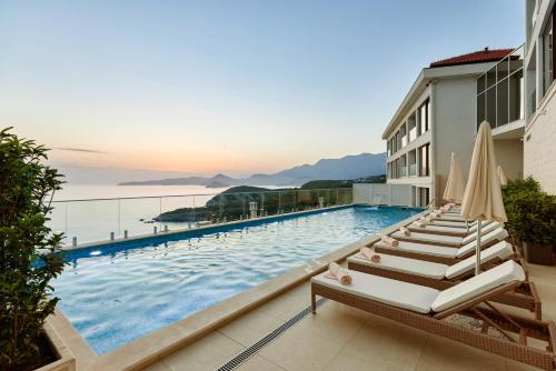ĀNANTI Resort, Residences & Beach Club - The Leading Hotels of the World 내부 또는 인근 수영장