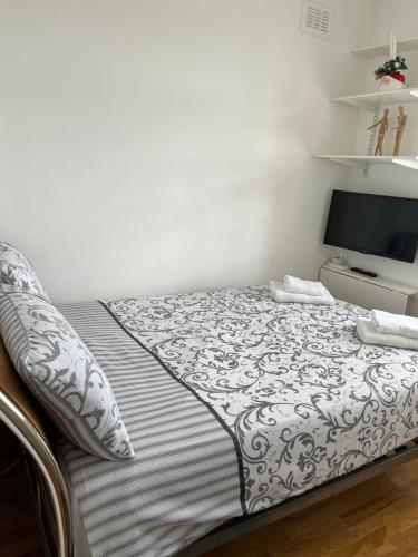 a bedroom with a bed with a television on it at Lovely 2-bedroom apartment in Zone 2 London in London