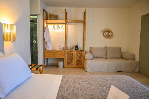 Posteľ alebo postele v izbe v ubytovaní Schinoza Luxury Suites