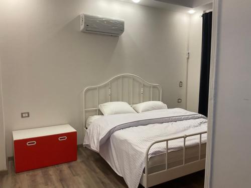 Ένα ή περισσότερα κρεβάτια σε δωμάτιο στο Near Mall Masr - Families only - 6 october - Luxury town house