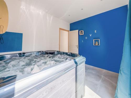 Photo de la galerie de l'établissement Fully renovated house only few minutes walk away from Ohama Beach, à Vierville-sur-Mer