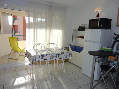 Confort de 28m² avec Terrasse et Parking, Sète - FR-1-472A-186