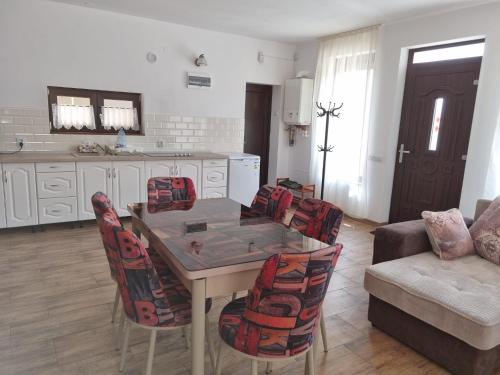 a kitchen and living room with a table and chairs at Casa de oaspeti Minerva in Deva