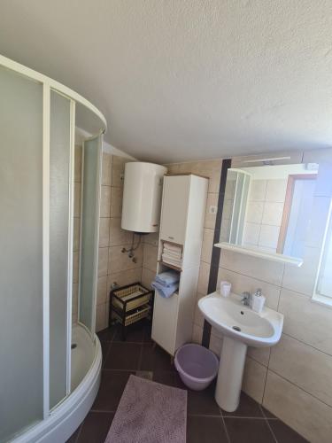 A bathroom at Apartments Jelica