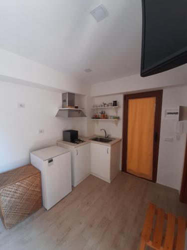 Η κουζίνα ή μικρή κουζίνα στο Casa Vacanza Xenìa