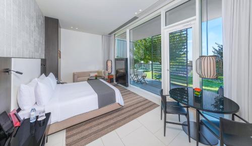  The Oberoi Beach Resort, Al Zorah -  Room  picture :   Tea/Coffee maker    Minibar    Safety deposit box                 