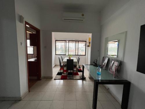  Apartamento África T2 em Zona Comercial de Luanda -  Room  picture :   Bath    TV    Air conditioning                           