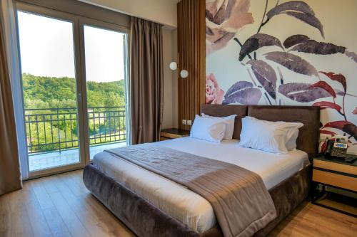 En eller flere senge i et værelse på LORD Hotel Tirana