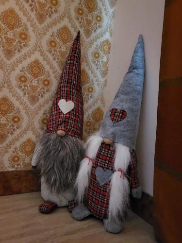 two gnomes sitting on the floor next to a wall at B&B Flauto Magico 