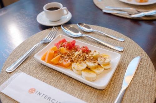 Comida no hotel ou em algum lugar perto