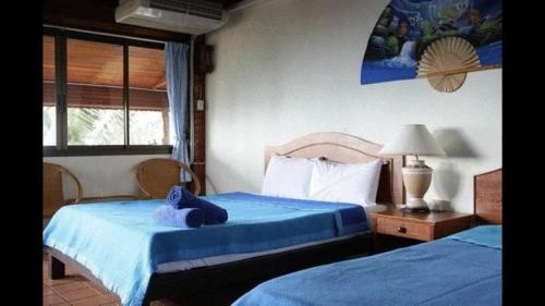 Postel nebo postele na pokoji v ubytování Hi coral cove bungalow