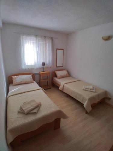 Ένα ή περισσότερα κρεβάτια σε δωμάτιο στο Apartman Peace