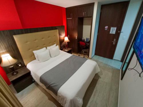 A bed or beds in a room at Hotel HR Cúcuta