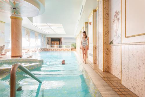 Hotel Splendid Palace tesisinde veya buraya yakın yüzme havuzu