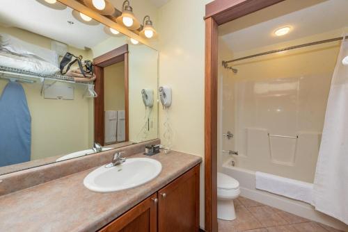a bathroom with a sink and a shower and a toilet at A118 Studio Standard View in Oakland