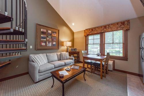 A314 Studio & Loft Standard View – Photos 2